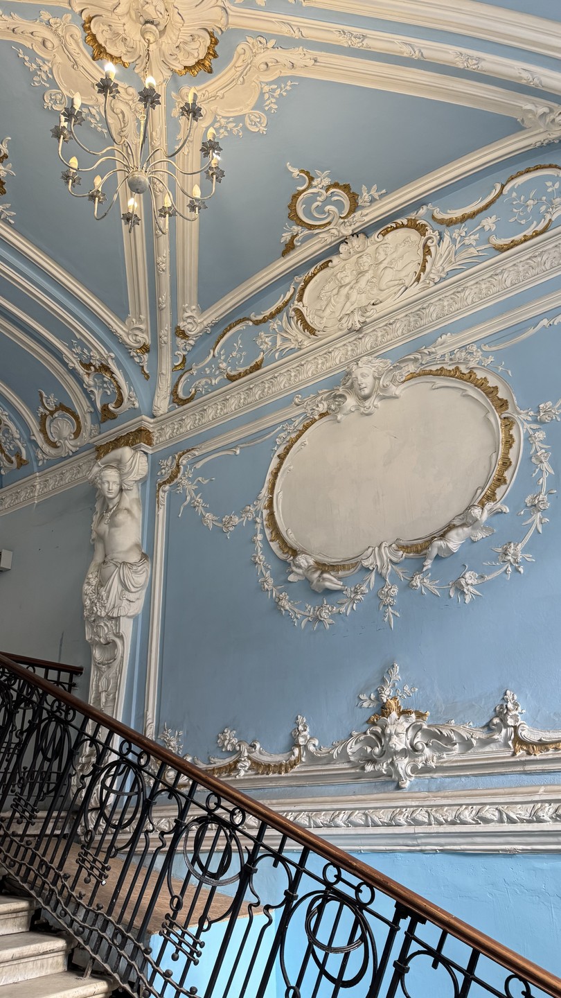 Питерский лайфстайл: по старинным парадным и дворам-колодцам доходных домов (Елена)