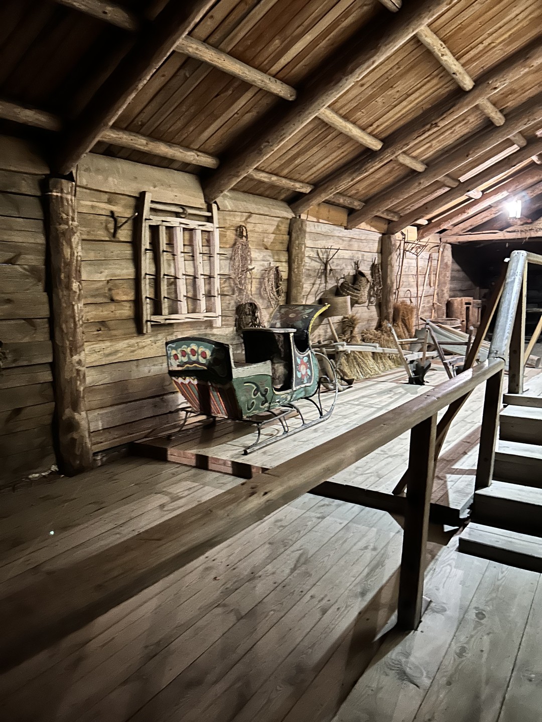 В сердце древнего Суздаля, среди волшебных деревянных теремов, мы встретились с Марией — искусной мастерицей. Словно