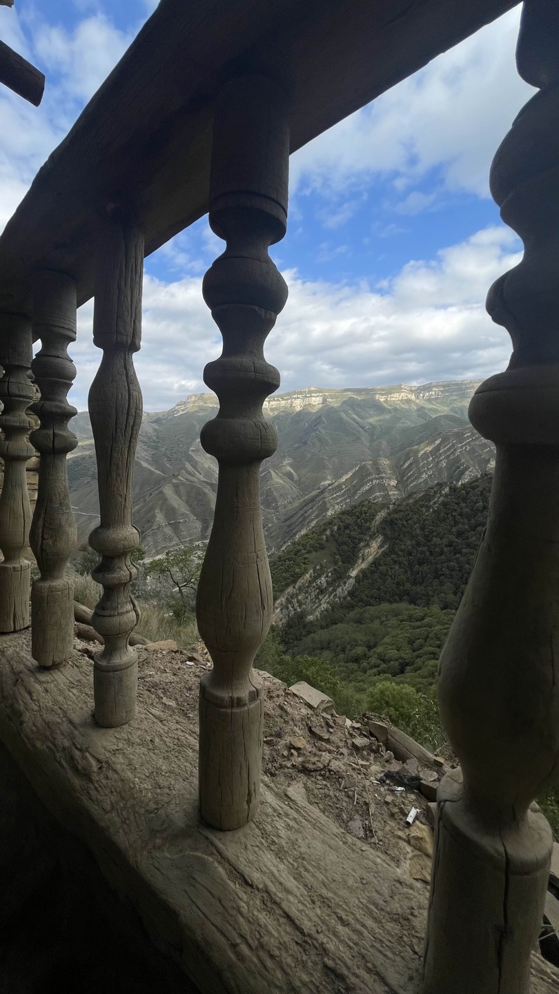 В Гамсутль - с человеком родом из знаменитого аула-призрака (Карина)