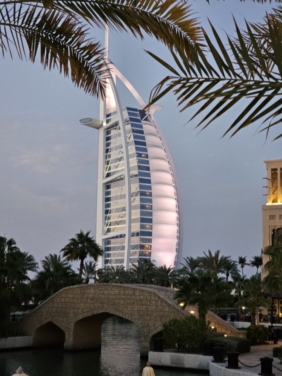 Эта экскурсия "Многогранный Дубай: насыщенный день в мегаполисе" с Анатолием (Дониёр был занят и экскуриию провел