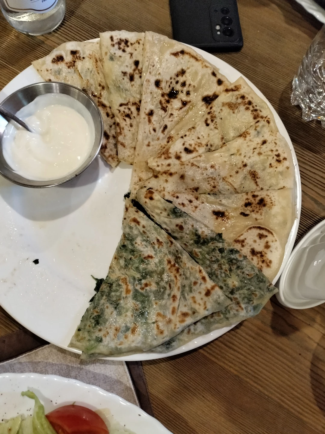 Полный восторг!!! Всем советую гида Нурмагомеда. Гостили в Махачкале с бабушкой 85 лет, её сестрой 87