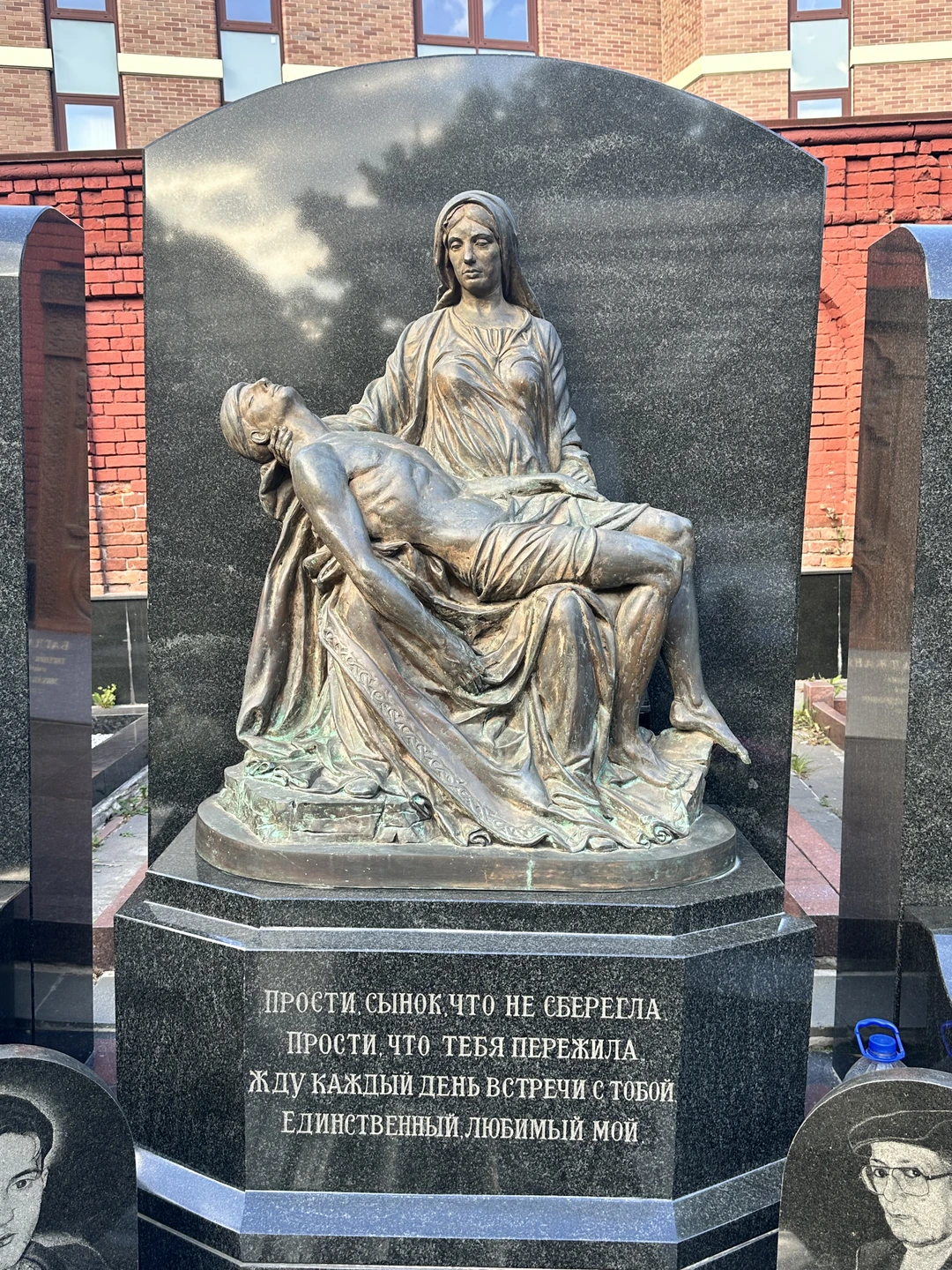 Это лучшая экскурсия из всех, на которых я бывала! Юля потрясающий гид, увлеченный своим делом, настоящий