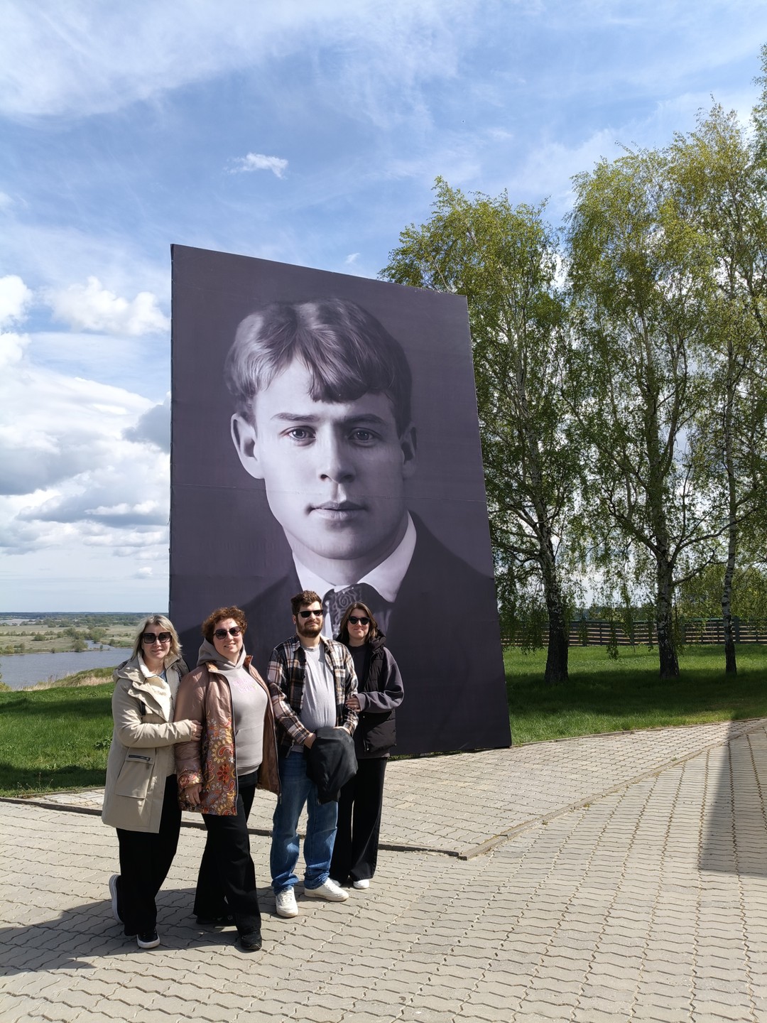 Великолепная экскурсия. Дмитрий отличный организатор. Наша компания хорошо провела время на экскурсионных объектах. По Константиново мы