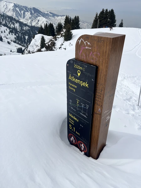 это был мой первый хайкинг в горы. всё прошло отлично, профессионально и душевно. Вадиму все 10 звезд из 5