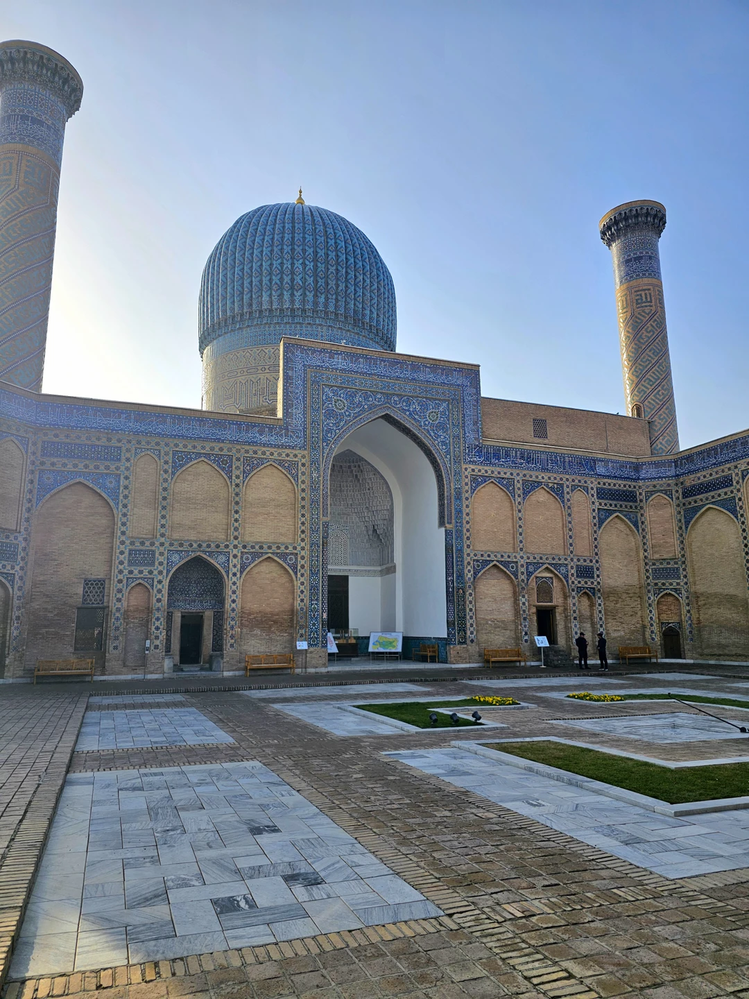 Очень понравилась экскурсия! Шухрат отличный гид, очень интересно рассказывает, живая структурированная подача информации, три часа пролетели