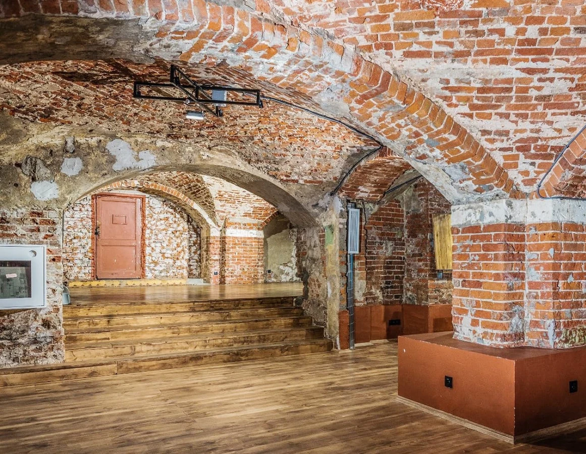 Великая и ужасная Хитровка: экскурсия + чаепитие в подвалах