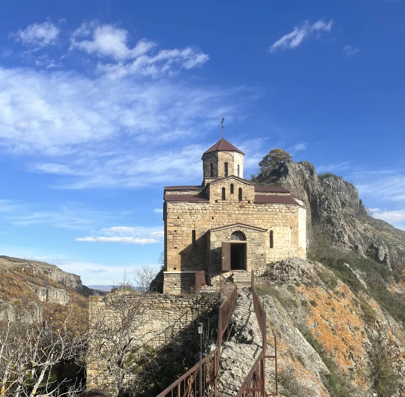 Экскурсия очень понравилась! Организация четкая, никаких вопросов! Погода конечно внесла коррективы, Домбай встретил дождем с градом