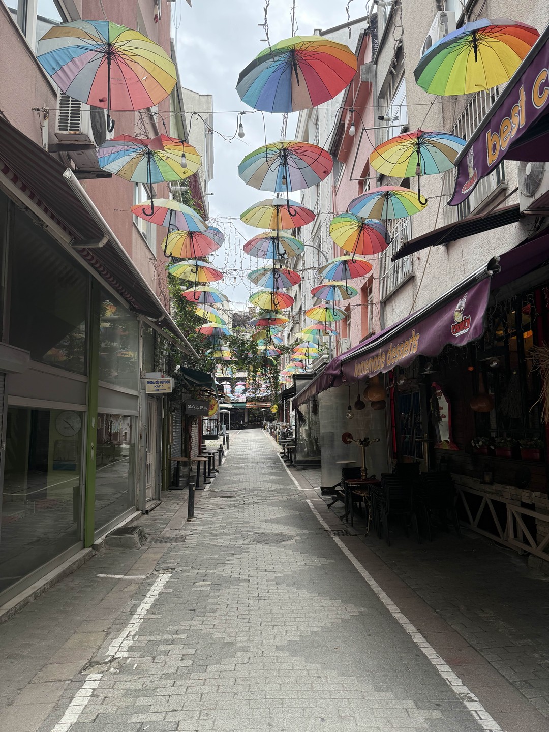 Когда устанете от суеты европейской части города и захотите спокойных и размеренных прогулок, то отправляйтесь в