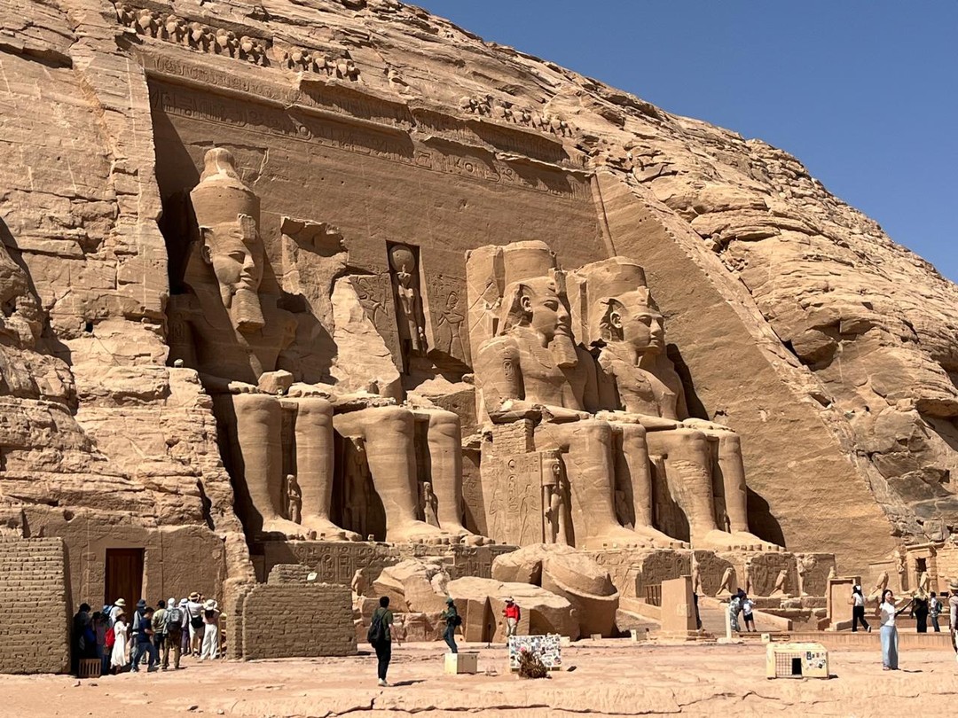 У меня получилось сложное путешествие, в которое вошли стразу несколько предложений от Ахмеда и его коллег.