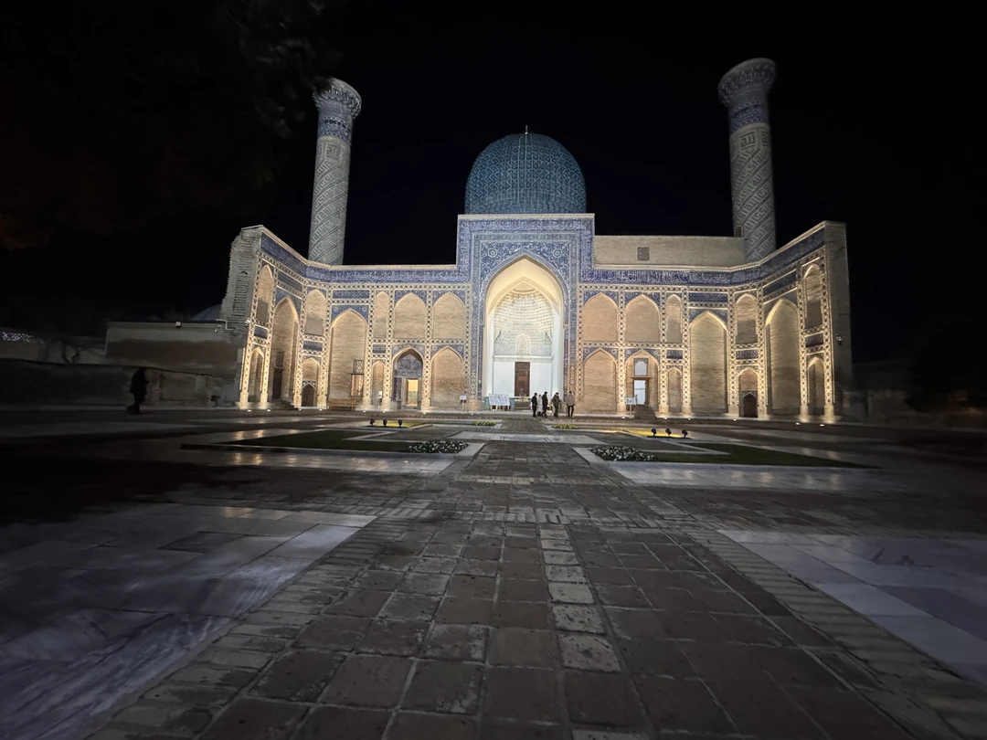 Добрый день. Спасибо Тимуру за экскурсию. Было интересно, структурировано и по делу. Отвечал на вопросы, дополнительно