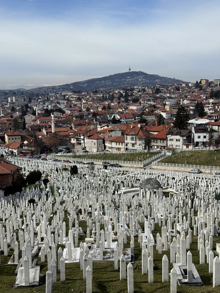 Без прогулки с Наданом наше впечатление о городе было бы неполным! Сараево — самобытный, настоящий и