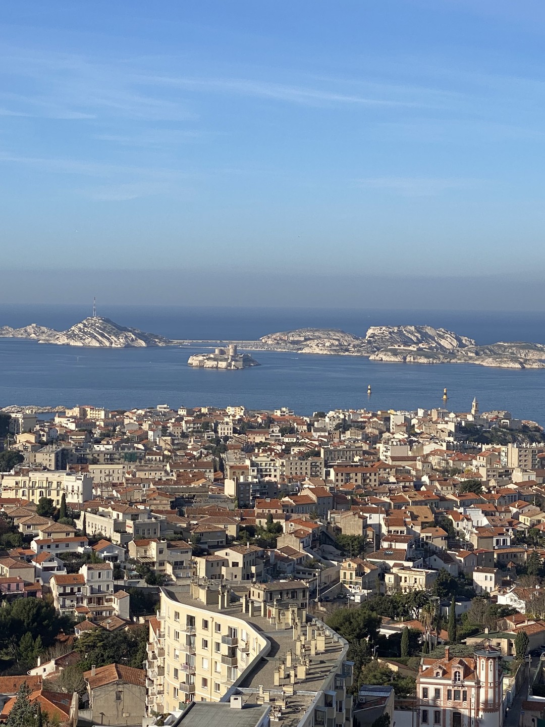 Олег, как гид, образованный, отзывчивый человек, который располагает к себе людей. Понятно и просто объясняет.