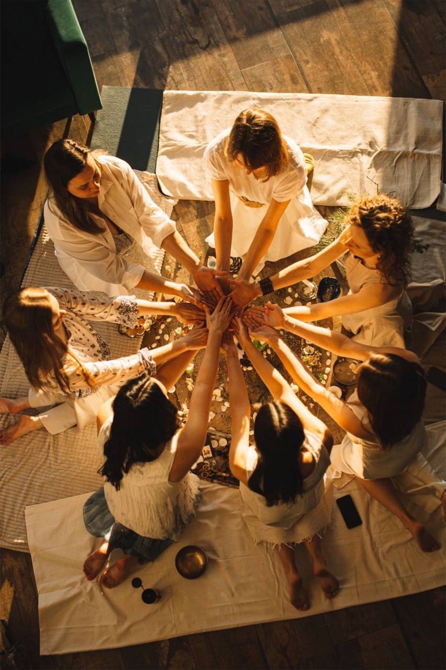 Фото - Экскурсия: "Ретрит для женщин в Уймонской долине: духовные практики и экскурсии в мини-группе"