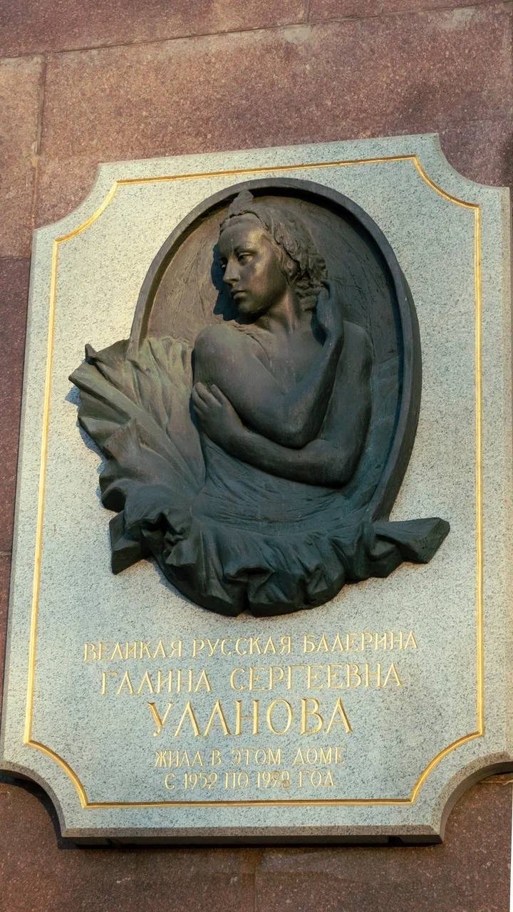 Высотка на Котельнической и чаепитие с видом на Кремль (Соловьева)