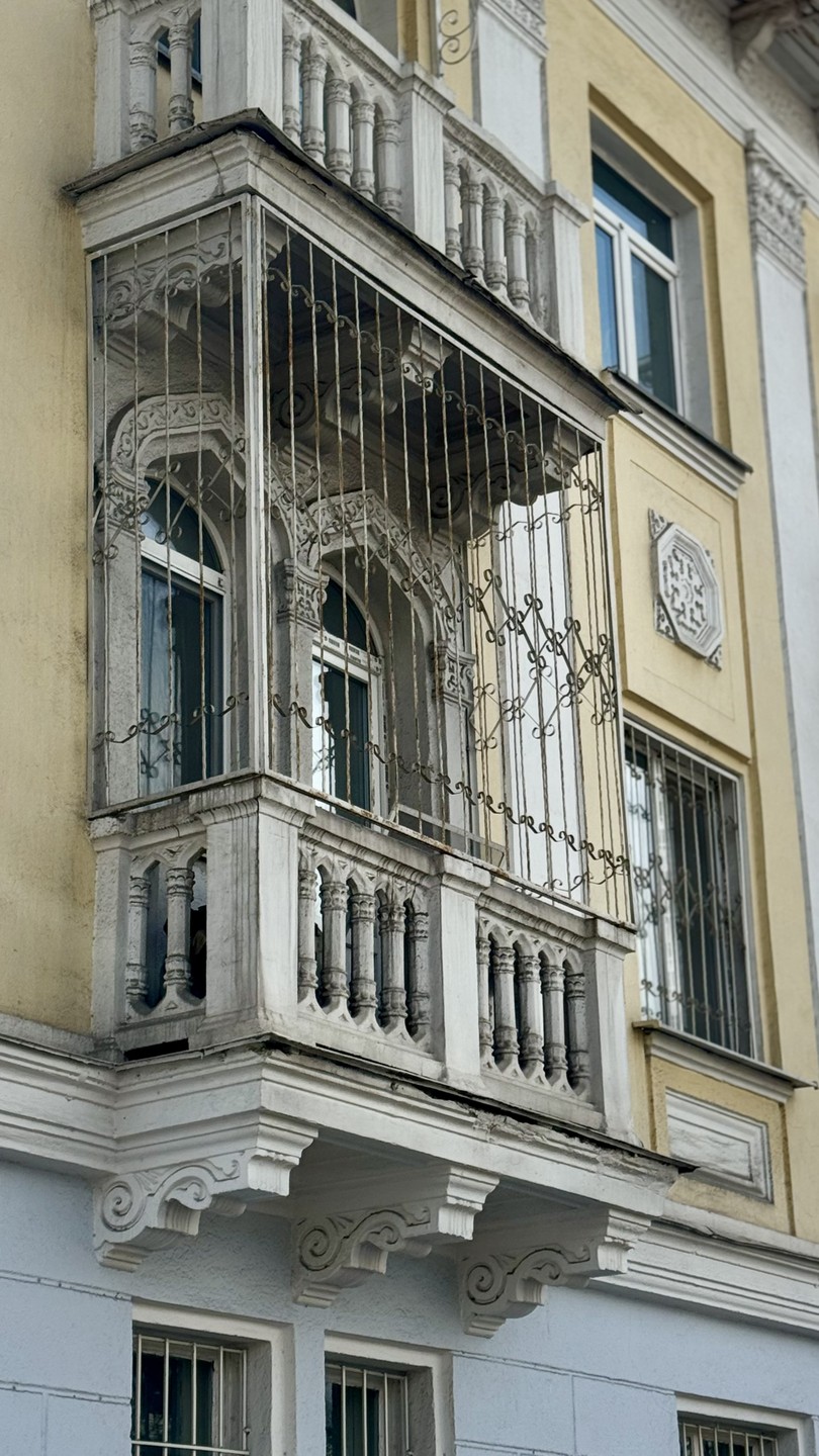 Прекрасная прогулочная экскурсия, насыщена интересным рассказом и достопримечательностями города. Неспешно, подробно и увлекательно. Рекомендую!