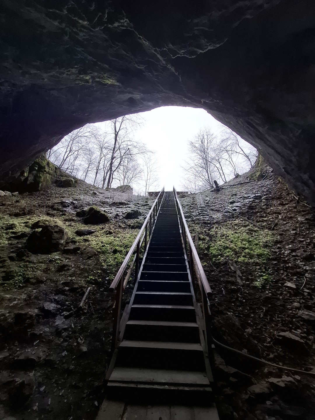 Хочу написать об экскурсии "Аскинская ледяная пещера и Абзановский водопад". Это было путешествие в красоту не