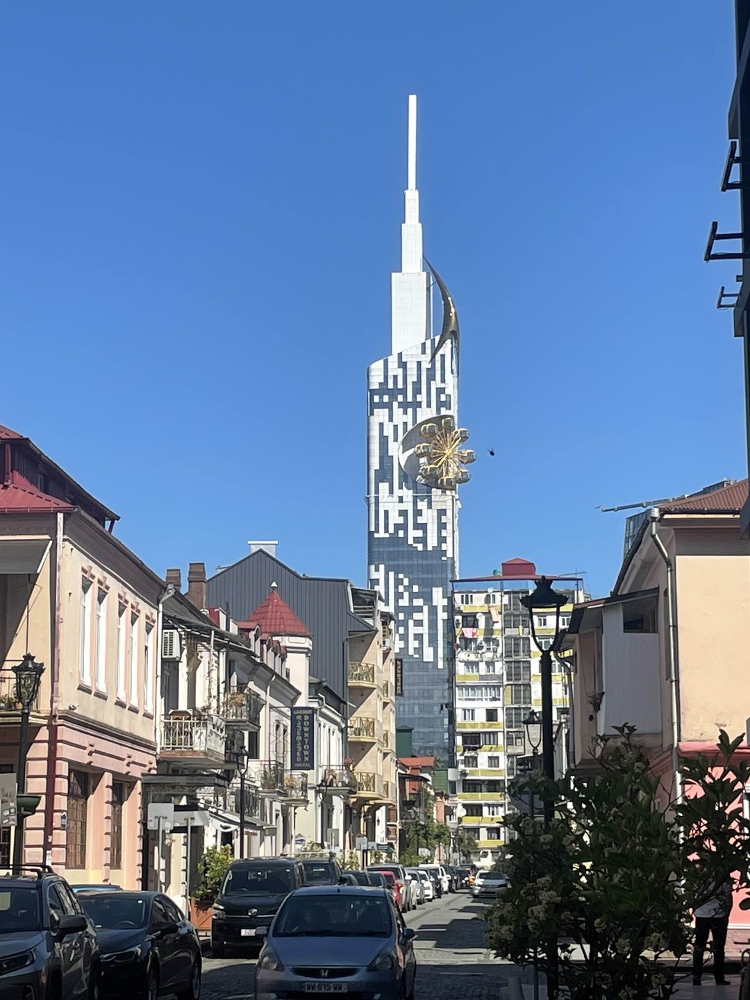 В целом хорошая экскурсия. Пешеходная. Основные достопримечательности старого Батуми входят в программу.