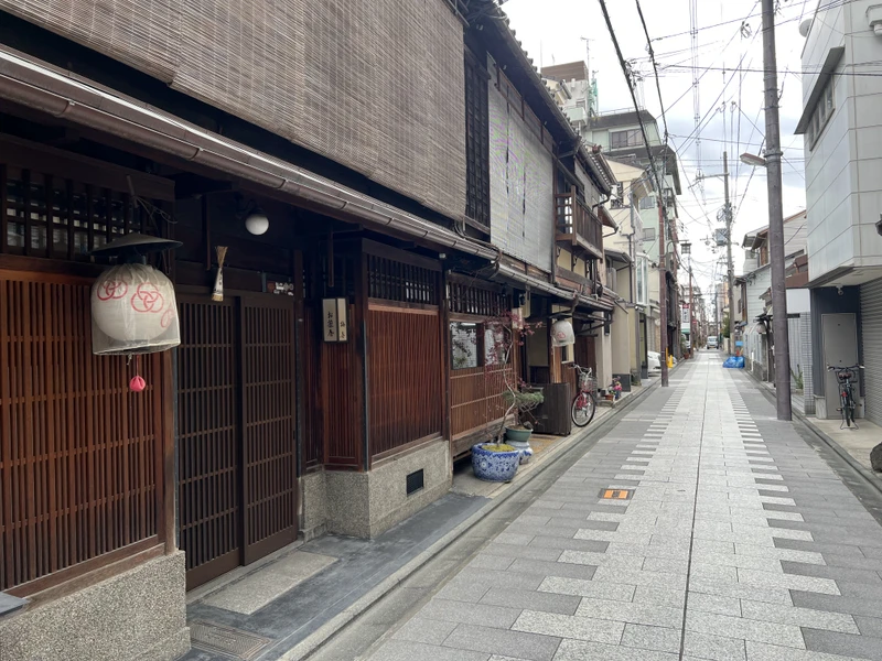 До Киото мы добирались на скоростном поезде из Токио. Равиль нас встретил прямо у выхода из