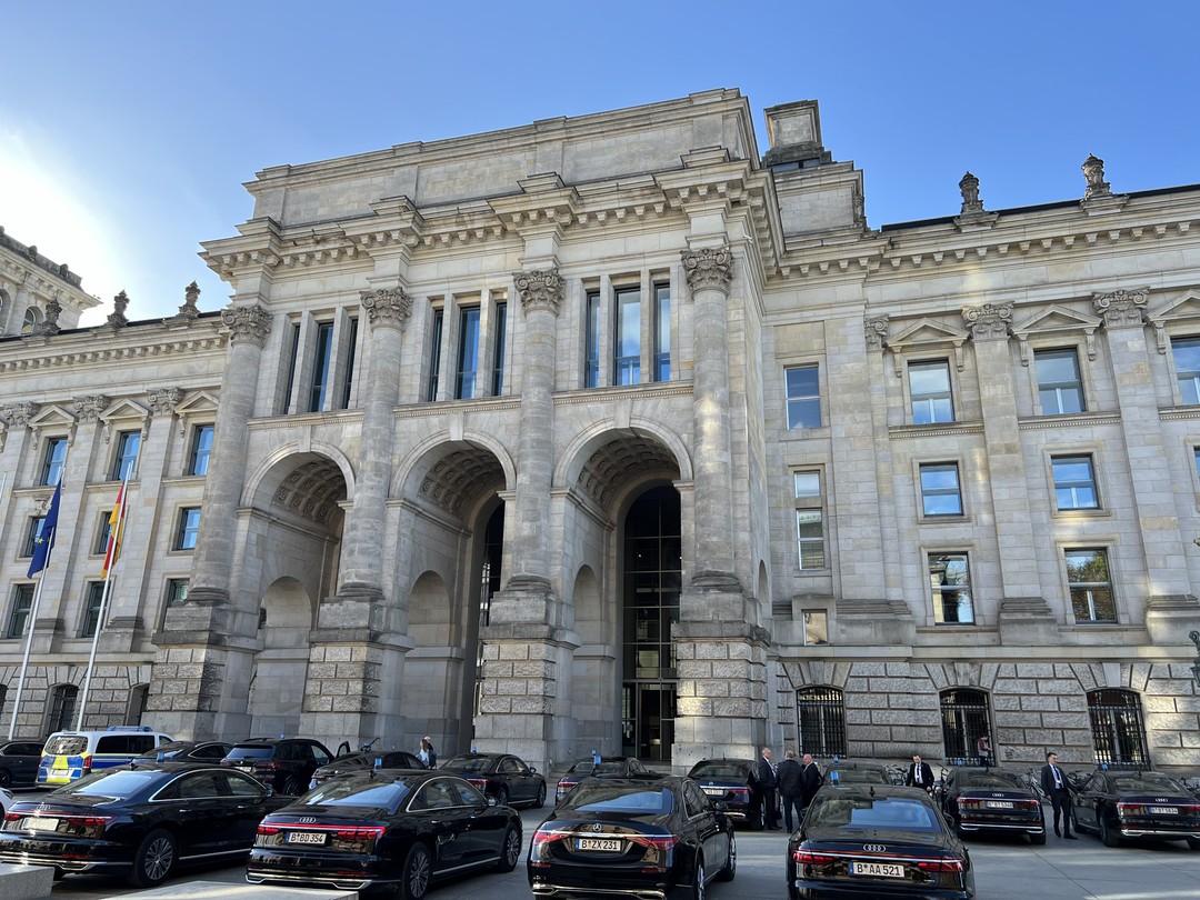 По обе стороны баррикад: пешая прогулка по Берлину (Paul)