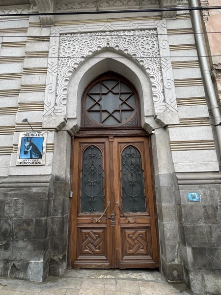 Волшебная экскурсия с чудесной Медеей по старинному району Сололаки! Почти четыре часа пролетели незаметно. Прогулка с