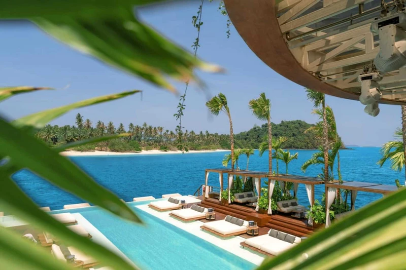 YONA Beach Club - пляжный клуб на воде