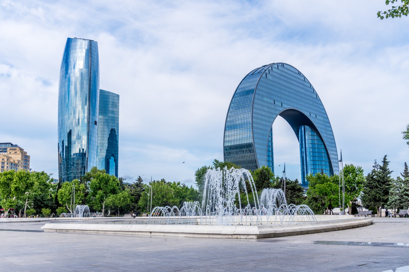 По Баку — с коренным бакинцем