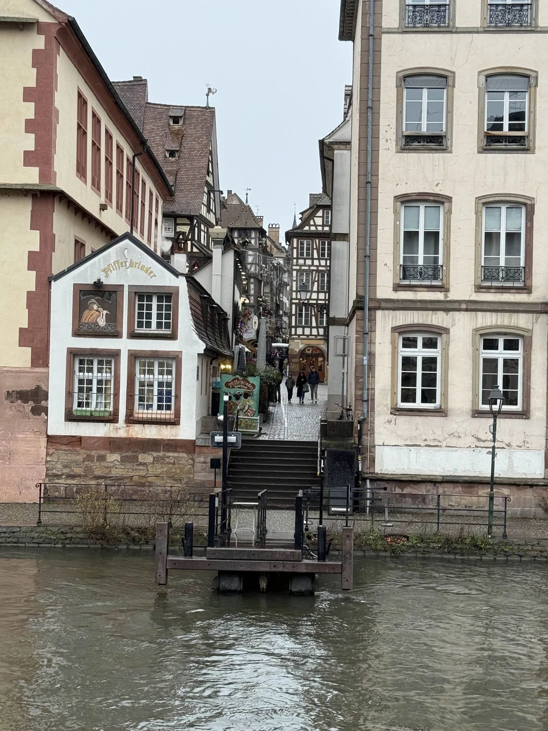 Мы получили истинное удовольствие от экскурсии со Светланой. Страсбург открылся с совершенно другой стороны и навсегда останется в моем сердце