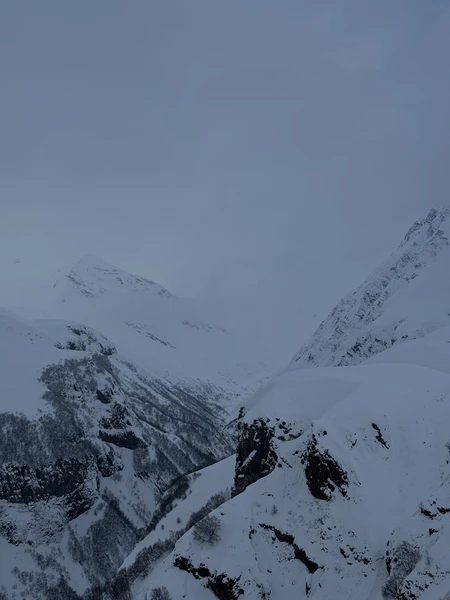 мне очень понравилась экскурсия на Казбеги! она очень динамичная, красивые виды, едешь и постоянно смотришь в