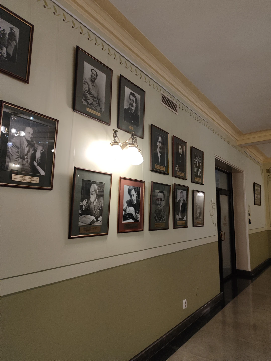 Нам очень понравилась экскурсия с Марией. Интересный факты, отличный рассказчик, ответы на все наши вопросы (а мы любим задавать вопросы ☺️)