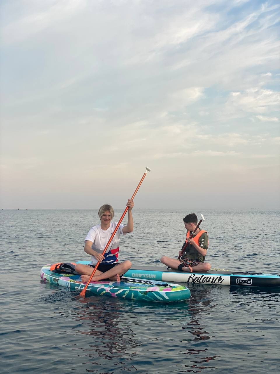 Приехала в Сочи с 3 подростками, решили поплавать на сапах - причем в необычном формате, встретить