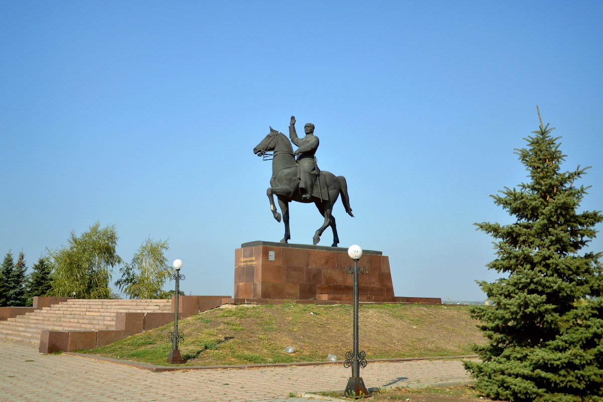 Фото 1 - Экскурсия: "Многоликий Луганск"