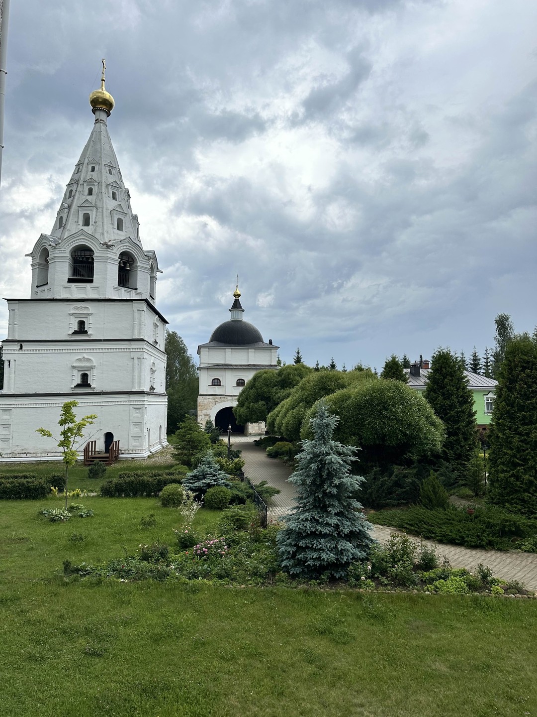 Прекрасный экскурсовод и собеседник. Узнали очень много про историю Можайска