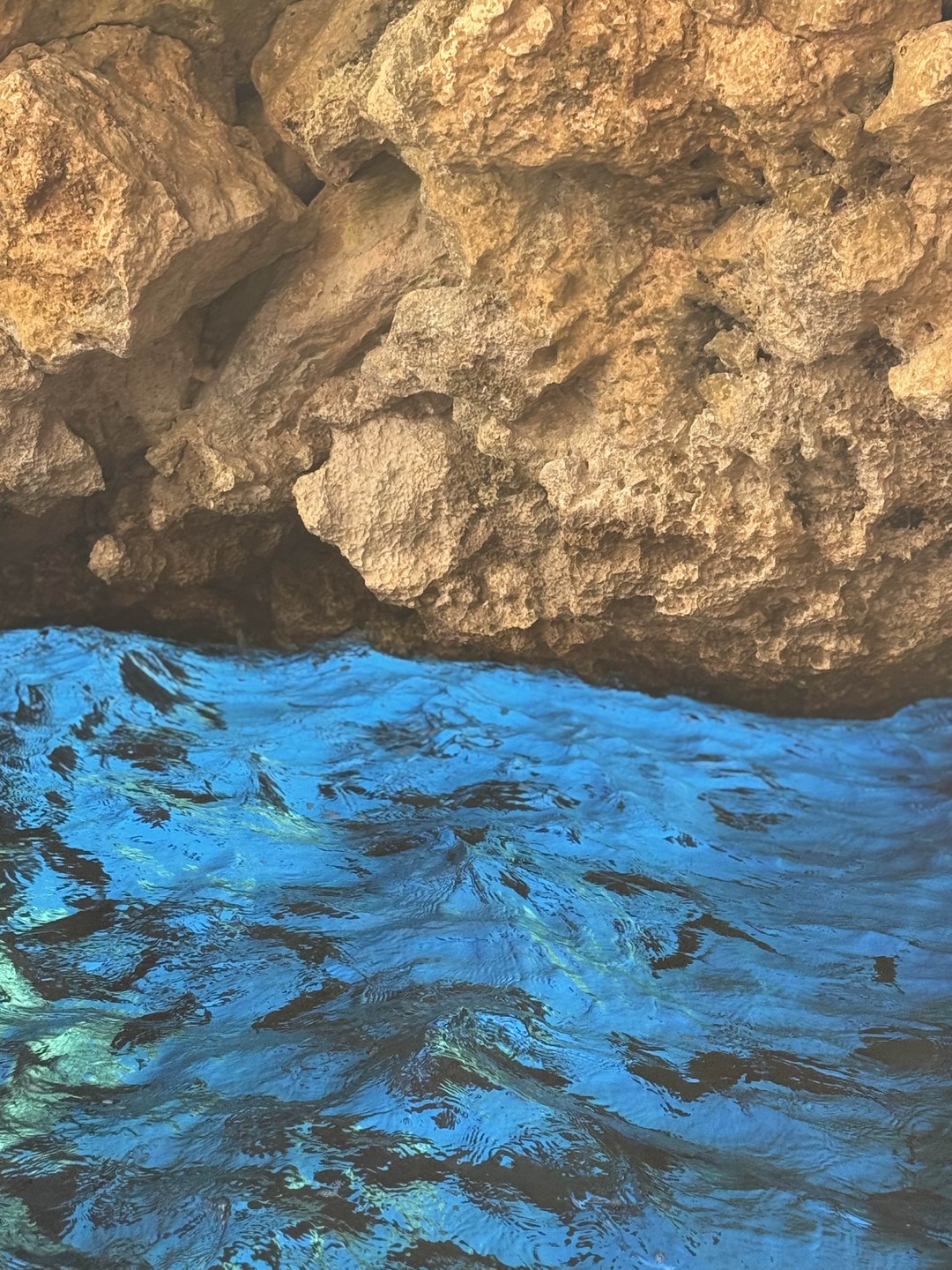 Георгий - кладезь информации: и про древность рассказал и про сегодняшнюю жизнь местных жителей