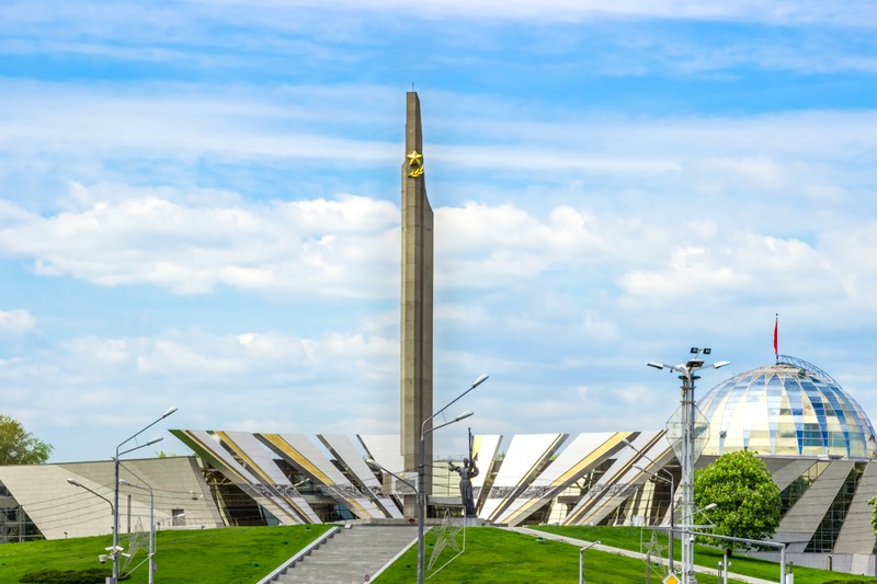 Обзорная автомобильная экскурсия «Минск - город-герой»