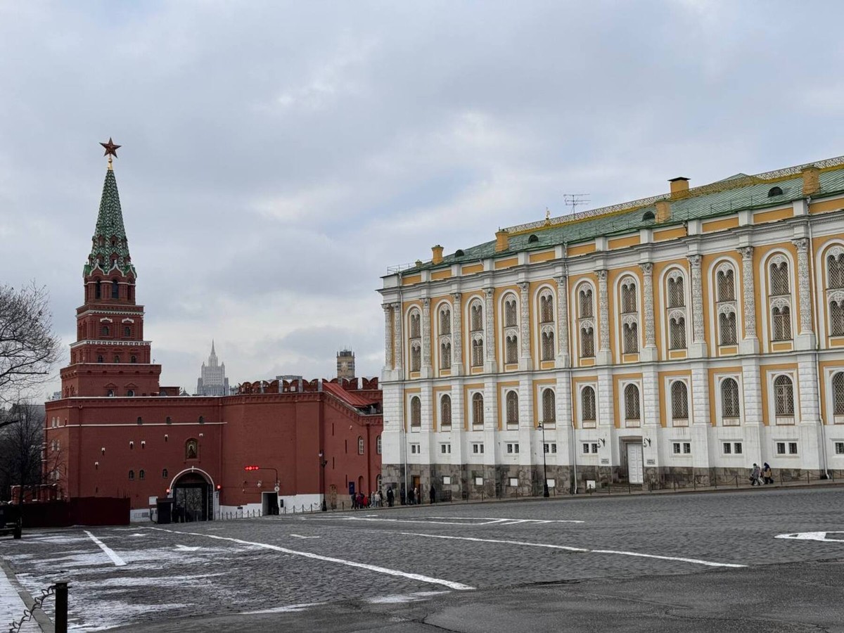Фото 2 - Экскурсия: "Экскурсия в Оружейную палату (билеты включены, без очередей)"