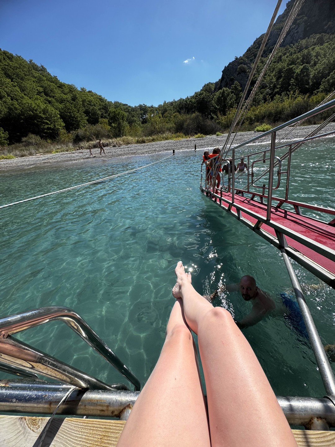 Все очень продавилось, забрали с отеля в оговореное время, весь день были на яхте, катались по островам, очень крытые локации, рекомендую 😌