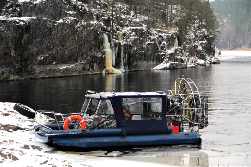 По ладожским шхерам круглый год - на аэролодке