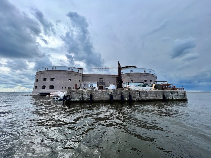 Фото к экскурсии Автобусная экскурсия из Петербурга «Кронштадт — Петергоф»