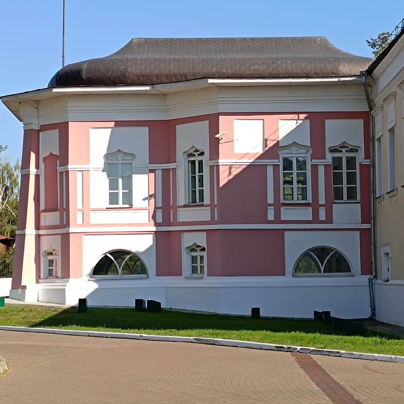 Отлично организованная экскурсия, прекрасно изложен материал, знакомящий с историей возникновения города и по настоящее время. Мы