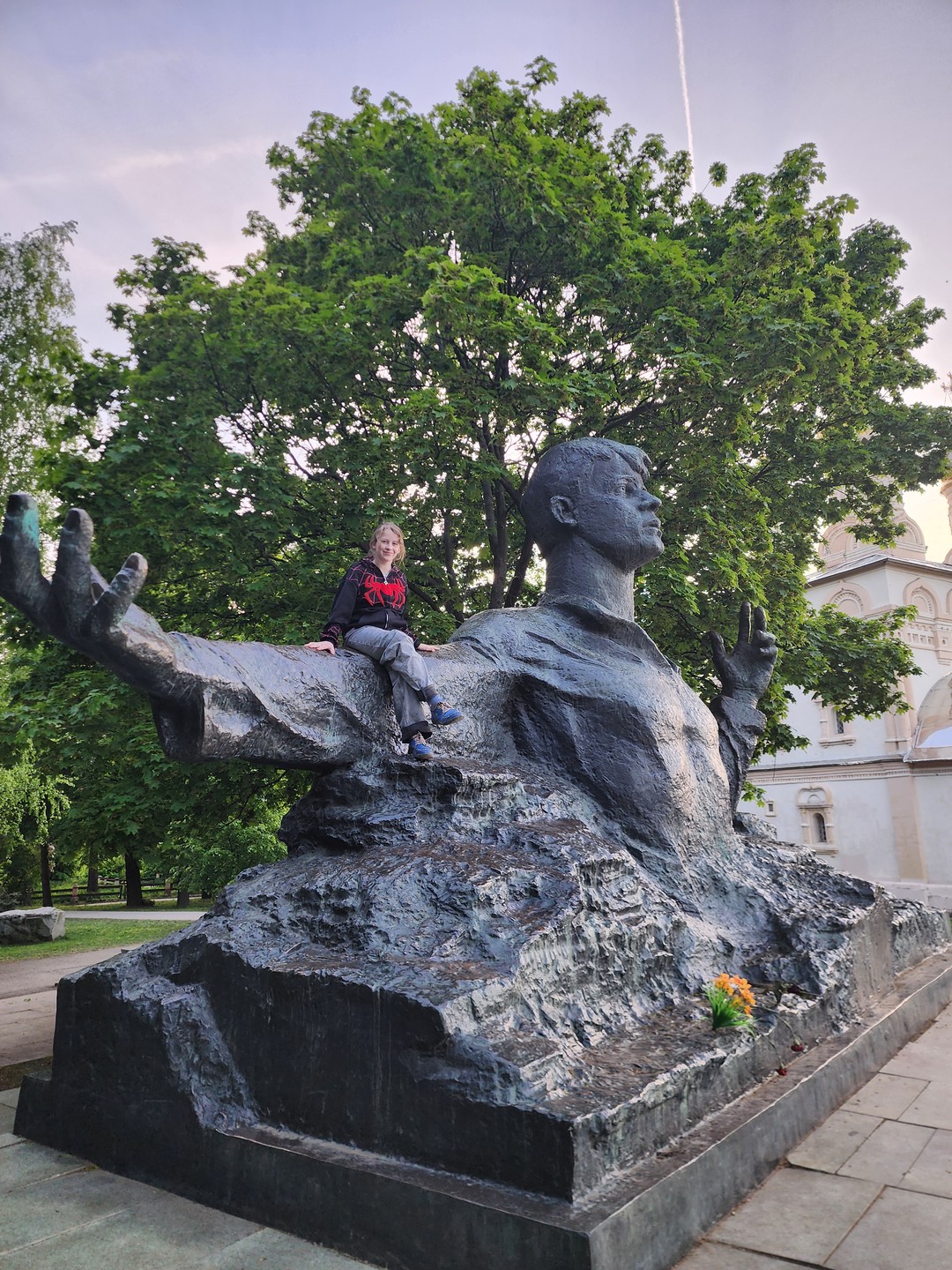 Замечательная экскурсия! Были с детьми (11 и 13 лет). Было интересно всем. Очень интересно рассказывает! Готов