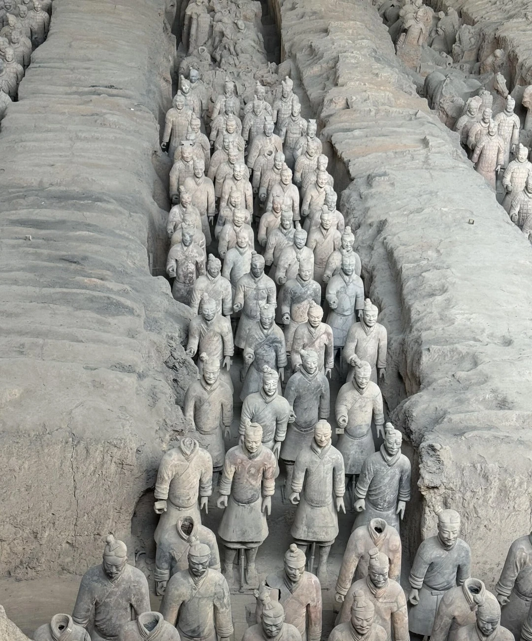 Наша поездка в Сиань стала по-настоящему незабываемой, во многом благодаря нашему гиду Максиму. Он проявил высокий