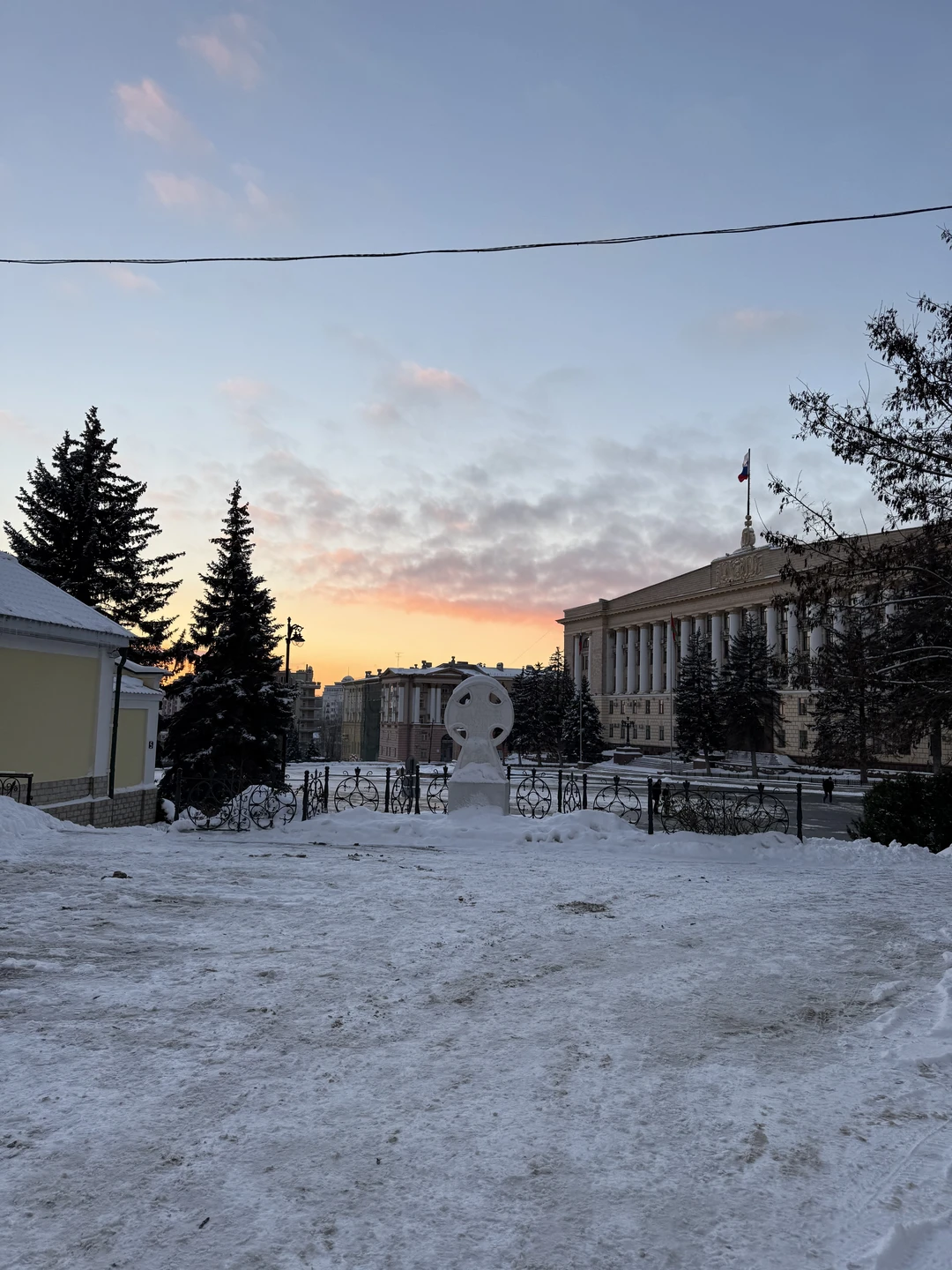 Денис, профессиональный гид! Мы коренные жители, которые плохо знакомы со своим родным городом. Было очень интересно