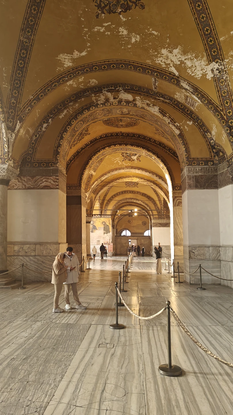 Отличная экскурсия по основным достопримечательностям на центральной площади Стамбула. Жалко конечно что Айа София частично в