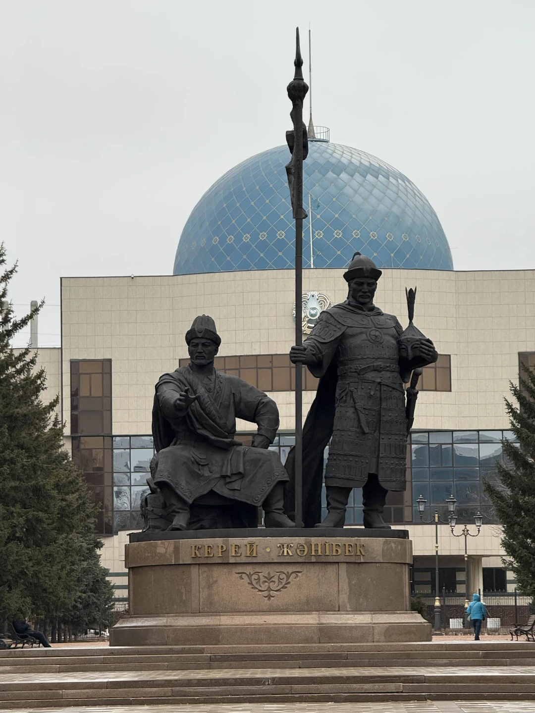 Экскурсия точно стоит того! Очень вовлеченная и эмоциональная, хорошо знающая своё дело приятная женщина рассказала всё максимально подробно