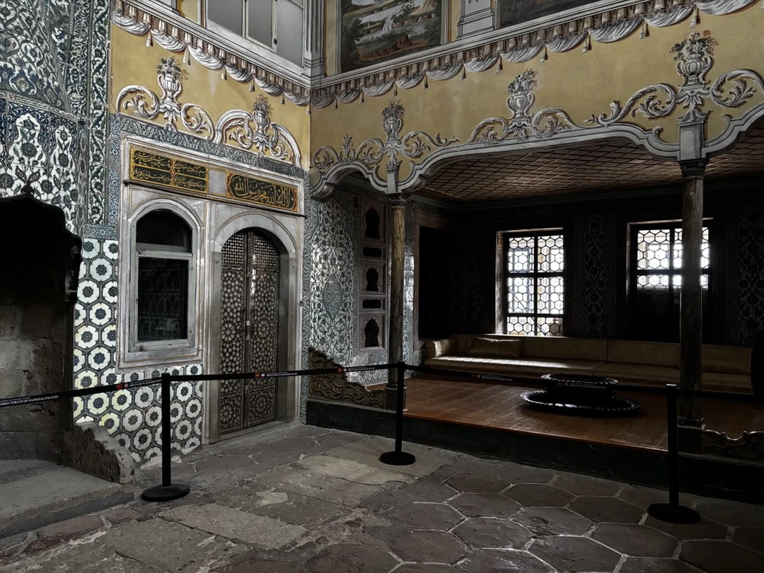 Были в Стамбуле с мужем впервые. К сожалению был один день. Но мы выбрали экскурсию дворец