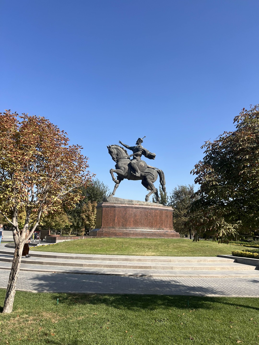 «Красавец Ташкент»: авто-пешеходная экскурсия (Елена)