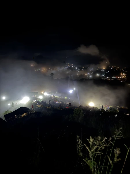 Потрясающие впечатления от подьема а вулкан. В 2 часа ночи за нами приехала машина, стартовали из