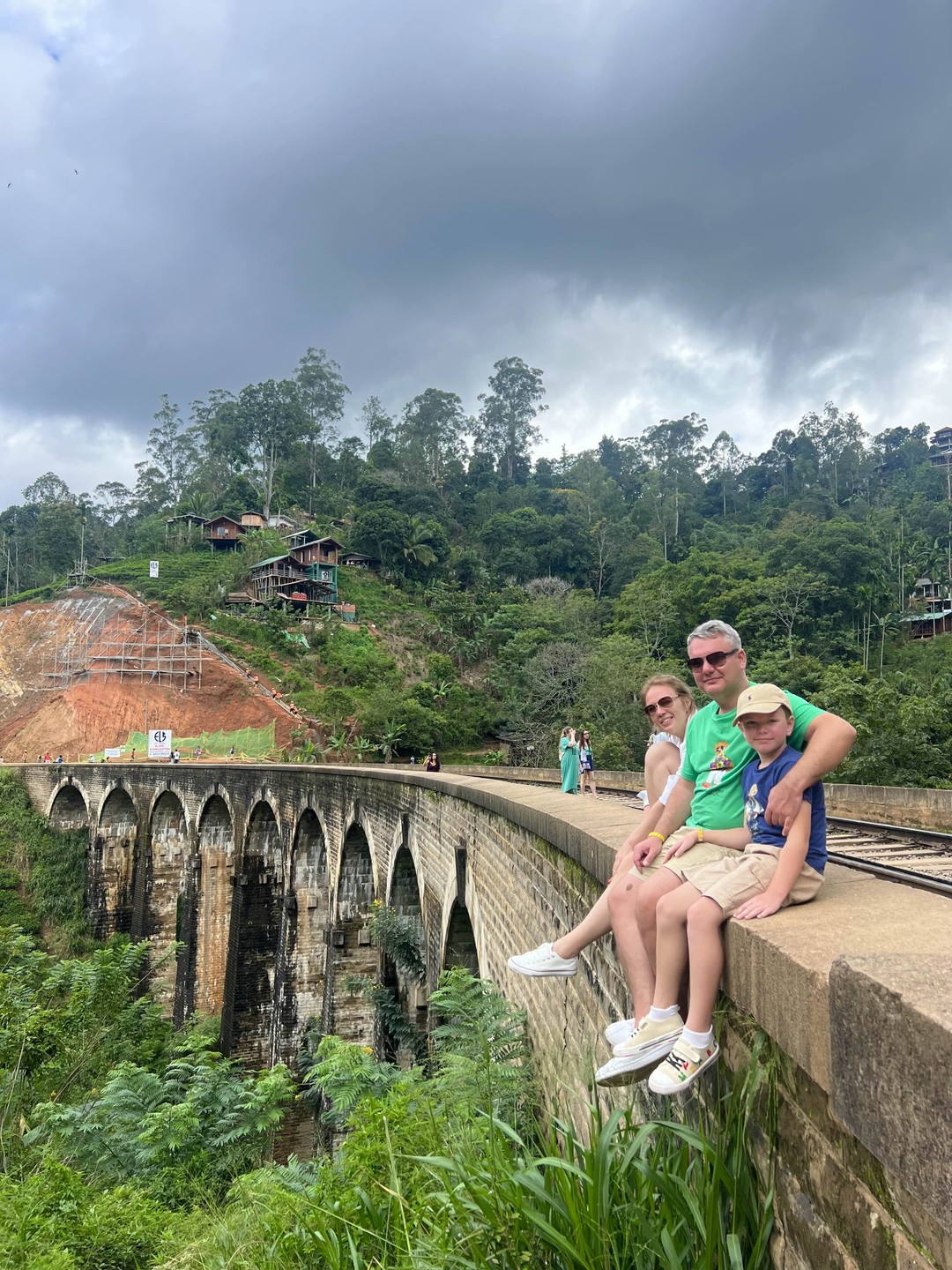 Очень насыщенная, интересная,яркая поездка! Невероятные виды, разные по эмоциям приключения! Гид Удаянга внимательный, заботливый, интересный-Путешествовали как