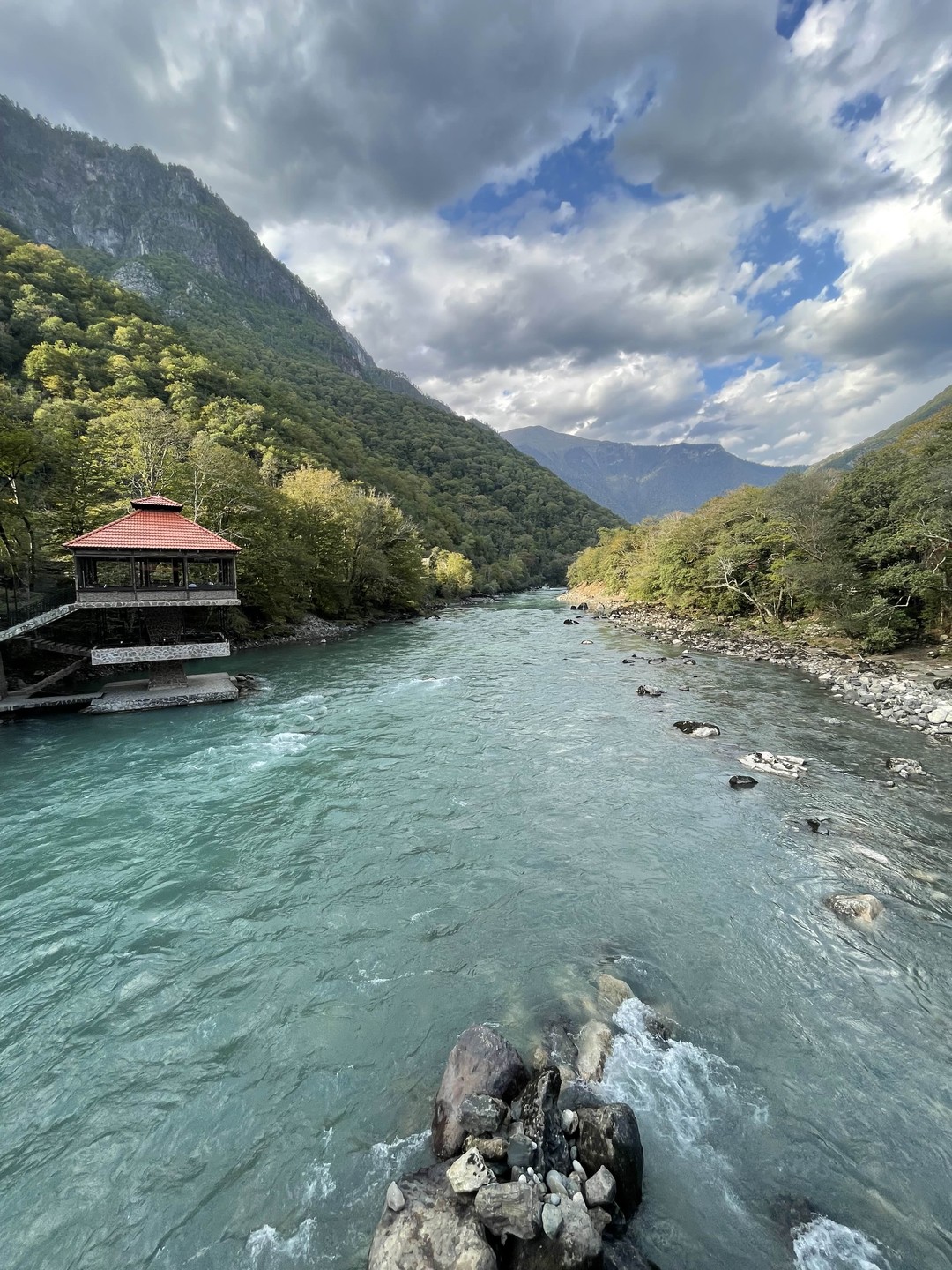 Прекрасная однодневная поездка в Абхазию для знакомства с этой красивой и самобытной страной. Наш гид -