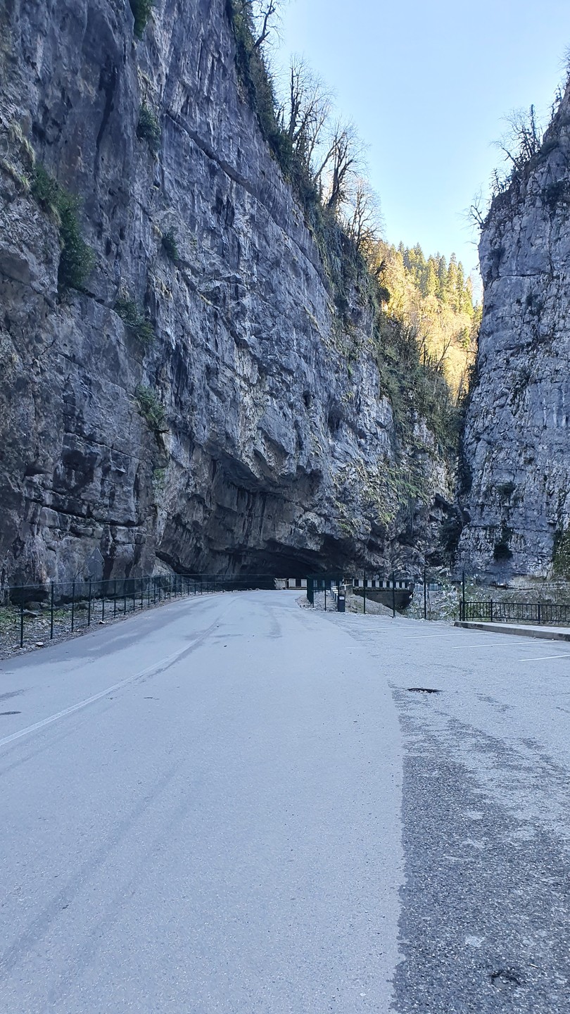 Нам экскурсия очень понравилась! Прошла на одном дыхании и невероятно интересно! Маршрут увлекательный! Авто - комфортабельный.